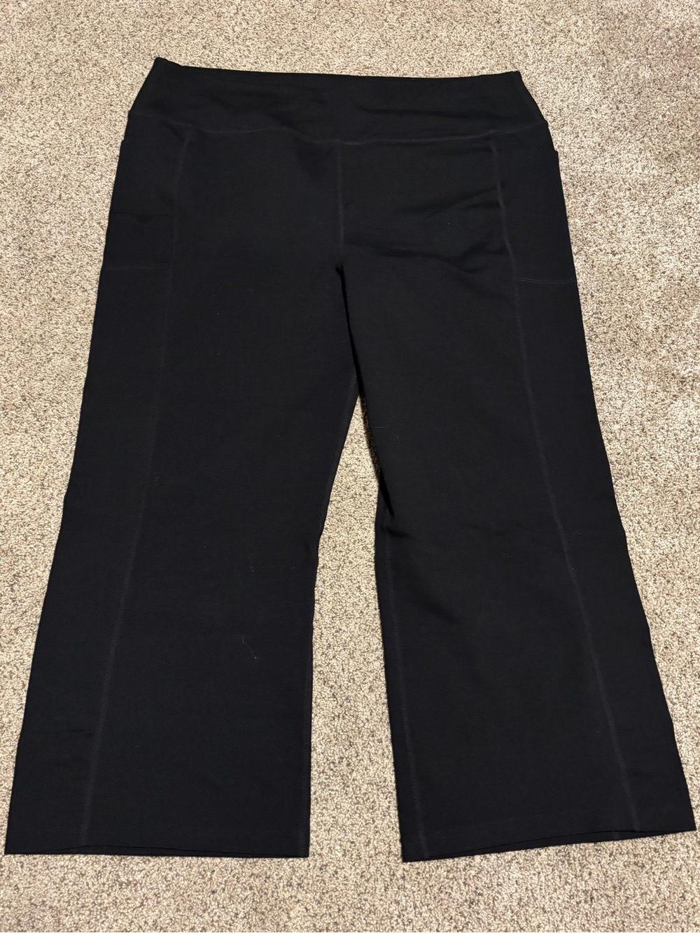 ⭐️Skechers Black Women's Capri Flare Leggings
